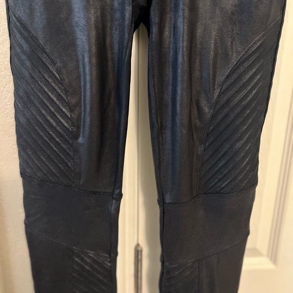 SPANX Black Faux Leather Moto Leggings Size L - Picture 5 of 11